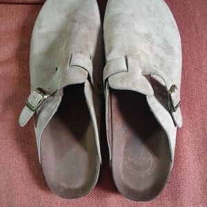 White Mountain Tan Suede Buckle Sandals